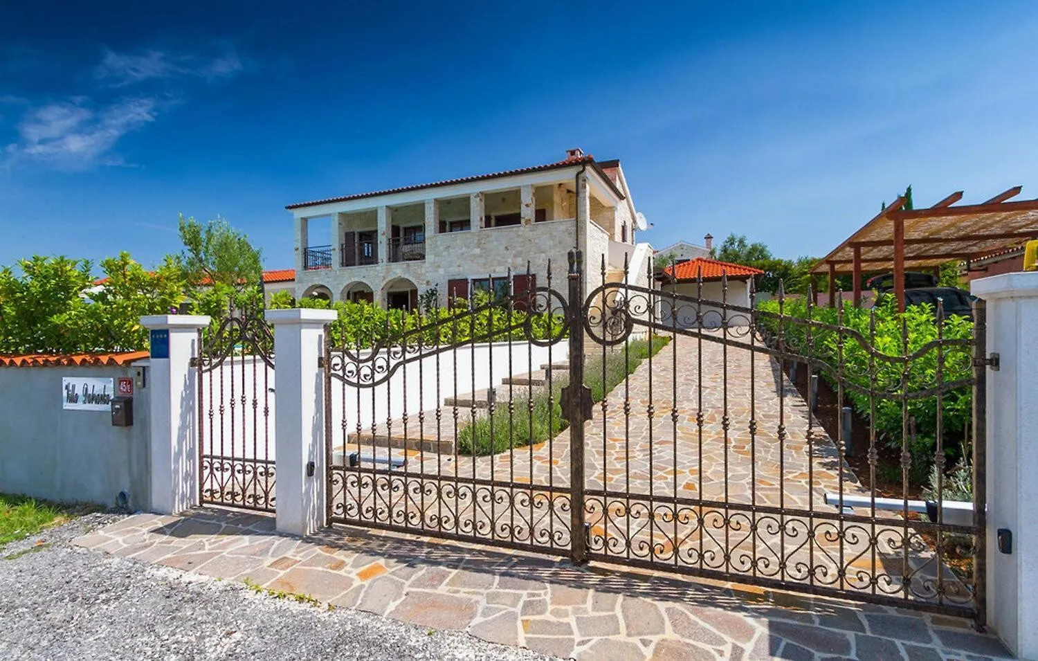 Villa Dubravka In Central Istria For 11 People - Pet Friendly With 70 M2 Private Pool Vosteni